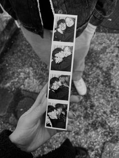 Photomaton paris noir et blanc argentique Photo Polaroid, 사진 촬영 포즈, Polaroid Pictures, Cute Couples Photos, Photo Couple