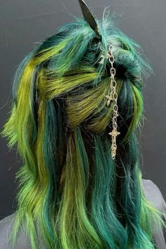 Red Under Lights Hair, Red And Green Hair Color Ideas, Undercut Hair Dye Ideas, Green To Blue Hair, Green And Purple Hair Ideas, Teal And Green Hair, Turquoise And Black Hair, Colored Undercut, Vivid Hair Color Placement