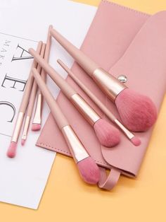 Make Up Brushes Aesthetic, Pink Makeup Brushes, Pink Makeup Brush, Makeup Supplies, Makeup Brushes Set, Beauty Brushes, Trendy Makeup