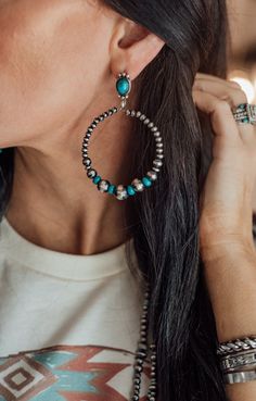 Turquoise Jewelry Diy, Cowgirl Turquoise, Chunky Silver Jewellery, Better Fashion, Authentic Turquoise Jewelry, Pick Outfits, Turquoise Hoop Earrings, Turquoise Hoops, Fashion Tag