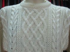 "80s white cable-knit pullover. Unisex. Fabric (pic.5): 70% acrylic - 30% wool. Very soft and brand new. It fits size L Measurements: Sleeve length 25.2\" total length 25.6\" Maglione uomo donna anni 80 color bianco panna. Lavorato a trecce nella parte anteriore. La parte dietro e le maniche sono lavorati a chicchi di riso. La composizione si legge nella foto 5 e cioè: 70% acrilico e 30% lana. Molto morbido e praticamente nuovo. Taglia Large. Misure: Lungh. manica 64cm lungh. totale 65 cm" White Cable Knit Pattern For Winter, Winter White Cable Knit Pattern, White Classic Chunky Knit Sweater, Classic White Chunky Knit Sweater, Casual White Cable Knit Pattern, White Crew Neck Knitting Pattern, White Crew Neck Hand Knitted Pattern, Brown Flare Pants, Mens 80s