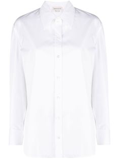 white cotton piqué weave classic collar front button fastening long sleeves buttoned cuffs straight hem White Collar Shirt, Alexander Mcqueen White, Alexander Mcqueen Clothing, White Collared Shirt, Queen Shirts, Designer Outfits, Cotton Long Sleeve Shirt, Mens Shirt, Collar Shirt