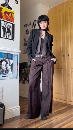 Beige Trousers Aesthetic, Woman Vintage Outfit, Flamboyant Natural Aesthetic, Business Casual Outfits Masculine Women, Femme Boy Outfits, 80s French Fashion, Dressy Masc Outfits, Grey Formal Pants Outfit Woman, Musical Outfits Going To A