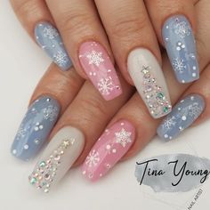 Elegant Holiday Nails, Blue Christmas Nail Designs, Christmas Nails Idea, Christmas Nails Blue, Pink And Blue Christmas, Pink Christmas Nails, Theme Nails, Xmas Nail Designs, Uñas Ideas