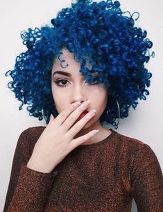 Blue Curly Hair, Super Curly Hair, Hair Issues, Hair Things, Short Curls, Dye Ideas, Curly Hair With Bangs