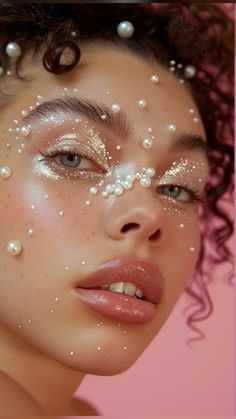 Editorial Makeup Photoshoot, Pearl Inspired Makeup, White Glam Makeup, Pearl Face Makeup, Coral Reef Makeup, Pearls On Face, Pearlescent Skin, Sparkle Freckles, Seashell Makeup