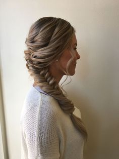 Braid Side Ponytail Wedding, Over The Shoulder Braid Wedding, One Side Braid Hairstyle Wedding, Side Braid Formal Hairstyles, Side Bread Hair Hairstyles, Prom Side Braid, Formal Side Braid, Bridesmaid Side Braid, Side Braid Prom Hair