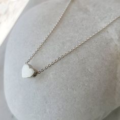 A romantic necklace for Valentine's DAY! ✔️Sterling Silver 925 ✔️ A Minimalist Necklace with an extra tiny heart pendant. With a matt but shiny finish that makes it so unique! >> SIZE Chain Lenght alternatives👉12 - 13 -14-15- 16-17-18-19-20 inches ( 30 -33 -35-38- 40-42- 45-48 -51 cm). I add a chain extension of + 1.inch (3 cm). So you can adjust the length as you wish. The diameter of the heart pendant is 0.25 inches 0.5cm >> IS IT A GIFT? This heart Necklace comes in a beautiful g Necklace Stacking, Small Heart Necklace, Tiny Heart Necklace, Romantic Necklace, Hematite Necklace, Heart Pendant Gold, Valentines Day Gifts, Gem Necklace, Gold Heart Necklace