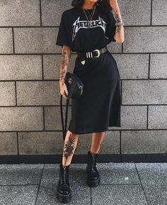 Edgy Work Outfits, Rok Outfit, Look Grunge, Chique Outfit, Fest Outfits, Woman In Black, Rock Outfit, Mode Boho