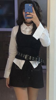 Black And White Goth Outfit, Corset Emo Outfit, Black Alternative Girl Outfit, Grunge Outfits Corset, Corset Outfit Aesthetic Grunge, Corset Outfit Alt, Dark Outfits, Looks Black, Korean Outfits