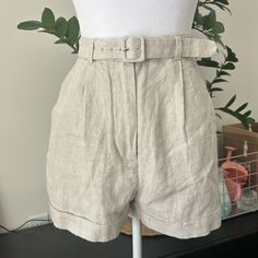 & Other Stories Size 8 Linen New With Tags Los Angeles Ateleier. Beige, High Waisted, Belted Peated Front, Cuffed Bottom Shorts. Adjustable Belt. Approximate Masurements: Waist: 15" Inseam: 2.5" Rise: 13" Shorts Linen, Belted Shorts, Adjustable Belt, Angeles, High Waisted, Womens Shorts, Cream, Tags, Women Shopping