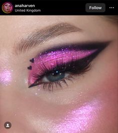 Black Pink Eye Makeup, Black And Pink Makeup Looks, Pink Glitter Makeup Looks, Pink Eye Looks, Black And Pink Makeup, Pink And Black Makeup, Witch Boutique, Pink Makeup Looks, Make Com Glitter