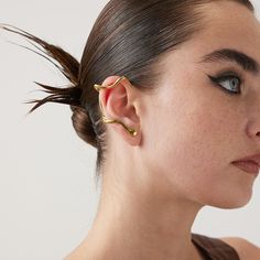 Material: Brass, Gold Plated Size: 2.2 inch by 1.4 inch (5.7 cm by 3.5 cm) Weight per pair: 0.4 oz (10 g) Design: Snake Ear Cuff Clip-On Statement Earrings Color: Yellow Gold, Silver Travel Inspired Jewelry, Ear Cuff Gold, Minimalist Ear Cuff, Snake Ears, Branch Earrings, Gold Ear Cuff, Silver Ear Cuff, Gold Filled Earrings, Ear Piercing