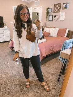 Pedicure Outfit Winter, Pre K Teacher Outfits Casual, Casual High School Teacher Outfits, Mom Work Outfits, Casual Work Fall Outfits, Chill Teacher Outfits, Teacher Legging Outfits, Women Teacher Outfits, Spring Teacher Outfits 2024