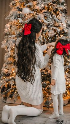 Mommy And Me Snow Photoshoot, Christmas Outfit For Photoshoot, Mommy Daughter Christmas Photos, Mommy Daughter Holiday Photos, Mom Baby Christmas Pictures, Christmas Eve Photos, Christmas Pictures In Front Of The Tree, Posing With Christmas Tree, Older Kids Christmas Pictures