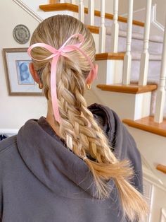 Beautiful and stylish ribbon hairstyle ideas | Trendy hairstyle ideas Simple Braids, Soccer Hair, Track Hairstyles, Preppy Hairstyles, Hairstyle Examples, Sport Hair, Bow Hairstyle, Game Day Hair, Ribbon Hairstyle