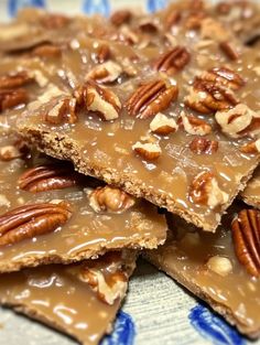 Pecan Pie Bark | Homemade Recipes Praline Bark Recipe, Pecan Praline Pie Bark, Pecan Pie Bark Recipe Graham Crackers, Pecan Pie Bark Graham Crackers, Pecan Bark Recipe, Pecan Pie Bark Recipe, Cracker Bark, Pecan Bark, Bark Recipes Easy