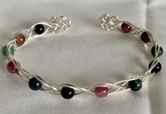 These Celtic inspired knot bracelets, made with tarnish resistant silvertone wire and natural stone beads, are a beautiful look for any wrist. They come in a variety of natural stone materials and your choice of either swirls, pentagram, or triquetra on the ends. *For stone meanings/properties see here Any metals used in jewelry are all nickel free, tarnish resistant (except for copper, which will change color(patina) over time). Metals are either bare copper, silvertone, or goldtone, unless oth Things To Make With Copper Wire, Homemade Jewelry Ideas, Wire Bracelets Diy, Wire Bracelet Tutorial, Stone Meanings, Knot Bracelets, Wire Bending, Diy Wire Jewelry Rings, Wire Jewelry Rings