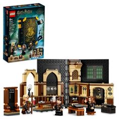 lego harry potter's hogwarts set is shown in its box and contents