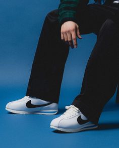 Nike Cortez Outfit Men Casual, Loose Black Pants, Nike Cortez Outfit, Nike Cortez Mens, Nike Cortez Black, Nike Cortez White, Cortez Shoes, New Sneaker Releases, Stylish Mens Outfits