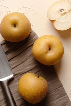 Why is a fruit that looks more like an apple called a pear? Here, we explain the range of fruits that are called Asian pear and what they all have in common. Also, how to choose Asian pears at the grocery store, what they taste like, and how to use them in cooking. Asian Fruit, Asian Pear, Pear Photo, Pear Photography, Poached Pears Photography, Pear Fruit Photography