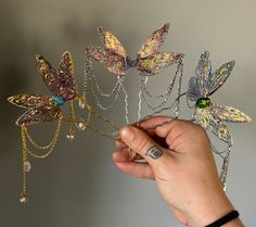 Handmade fairy wing hair pin with gold embellishments and dangly chains! Bubble Palace, Celestial Fairy, Fairy Drawing, Hair Fairy, Fantasy Crown, Pearl Pins, Fairy Drawings, Fairy Garden Party, Handmade Fairy