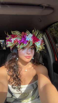 Lei Outfit Hawaiian, Hawaii Flower Crown, Native Hawaiian Culture, Lei Po'o Flower Crowns, Hawai Party Outfit, Hawaiian Party Outfit Women, Island Birthday Party Ideas, Aloha Party Outfit, Polynesian Aesthetic