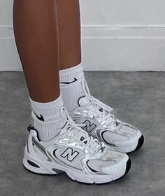 Pretty Sneakers, Trendy Shoes Sneakers, Dr Shoes, Pretty Shoes Sneakers, Cute Nike Shoes, Cute Sneakers, Hype Shoes, Girly Shoes, Aesthetic Shoes