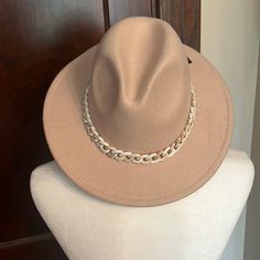 New With Tags Francesca’s Kendall And Kylie Pink Cowboy Cowgirl Hat - Chain Could Be Removed If You Want It To, Attached By Threads. Red Detail On Inside. Casual Beige Party Hat, Chic Beige Cap Hat, Chic Beige Cap Style Hat, Chic Beige Cap, Cheetah Bucket Hat, Leopard Bucket Hat, Red Cowboy Hat, Hat Chain, Red Beanie Hat