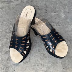 Leather, Never Worn. Black With Bronzey Accent. Beautiful Shoes. Smoke Free Home. Bass Shoes, Beautiful Shoes, Women's Shoes Sandals, Shoes Sandals, Sandals, Women Shoes, Women Shopping, Leather, Black