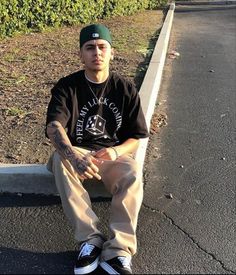 Mens Rap Concert Outfit, Cholo Fashion Men, Vans Skater Outfit, Chicano Outfits Men, Cholo Style Men, Cholo Boys, Cholo Fits, Rapper Outfit, Skater Style Men