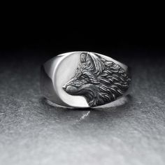 Cross-border sales accessories Europe and the United States retro overbearing Wolf fashion ring Fox Totem, Fox Ring, Wolf Ring, Fox Jewelry, Shape Fashion, Head Ring, Retro Ring, Gothic Rings, Wolf Head