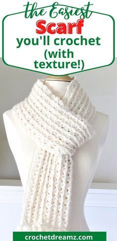 the easy scarf you'll crochet with text overlay that reads, how to knit the easy scarf you'll crochet with texture