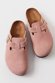 Bostons Birkenstock, Pink Birkenstocks, Boston Birkenstock, Birkenstock Clog, Pink Uggs, Toe Loop Sandals