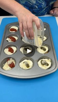 Fresh Sliced Mozzarella Recipes, Muffin Pan Appetizers, Ritz Cracker Appetizers, Mozzarella Appetizers, Muffin Pan Pizza, Crackers Appetizers, Appetizer Easy, Ritz Cracker Recipes, Mozzarella Pizza