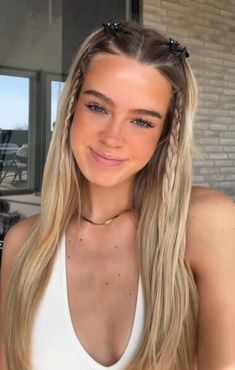 Festival Hair Down Styles, Cute Concert Hairstyles Simple, Festival Hair Pigtails, Hair Styles For Clubbing, Hair Inspo Festival, Festival Hair Straight, Hair Going Out, Edm Concert Hair, Festival Hair Inspiration