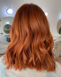 Copper Hair Medium Length, Medium Ginger Hair, Ginger Hair Short, Ginger Hair Colour, Pelo Color Cobre, Orange Copper Hair, Short Ginger Hair, Copper Lob, Balayage Copper