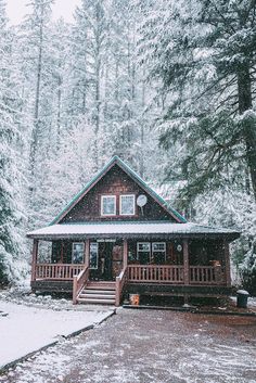 a cabin in the woods is surrounded by snow