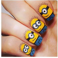 Deixe seus dedos brilharem como os Minions! 💅💛 Explore 41+ ideias personalizadas e divertidas de unhas decoradas inspiradas nesses adoráveis amarelinhos. Transforme suas unhas em obras de arte travessas com a magia dos Minions! #UnhasDecoradas #MinionsMania #InspiraçãoNailArt Minion Nail Art, Minion Nails, Chalkboard Nails, Disney Nails, Cute Nail Designs, Nail Art Tutorial, Despicable Me, Creative Nails, Love Nails