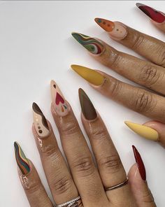 Vintage Nails Design, 70s Nail Designs, Earthy Tone Nails, Africa Nails, 70s Inspired Nails, Outline Nails Design, 70s Nails Retro, Eccentric Nails, 2025 Nails