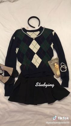 Hp Outfits, Kitchen Living Rooms, Modern Home Decor Ideas, Sixth Form, College Fits, Nancy Drew, Home Decorating Ideas, Swaggy Outfits