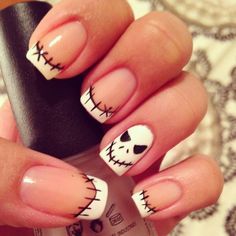 Trendy Halloween Nails Simple, East Halloween Nail Art, Nail Art Designs For Halloween, Cute Nail Designs For Halloween, Halloween Short Nail Designs Simple, Cute Easy Halloween Nail Designs, Halloween Diy Nail Designs, Nail Art Short Nails Halloween, Simple Halloween Nail Art Designs