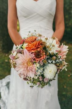 Zinnia Wedding Bouquet, Pomme Radnor, Zinnias Flowers, Zinnia Bouquet, September Wedding Colors, September Wedding Flowers, September Flowers, Flowers Photo, Dusty Miller