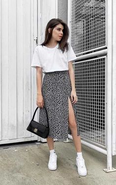 16 Looks com T-Shirt que vão te Provar que Tee é Sucesso! Chique Outfit, Outfits Preppy, 파티 드레스, Streetwear Summer, Outfits Black, Preppy Summer, Causual Outfits, A Skirt