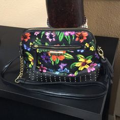 New Without Tags Detachable Keychain Front Zip Pocket Interior Zip And Slip Pockets Faux Leather Black Bag For Night Out In Spring, Black Floral, Steve Madden, Zip Pockets, Faux Leather, Floral, Women Shopping, Leather, Black