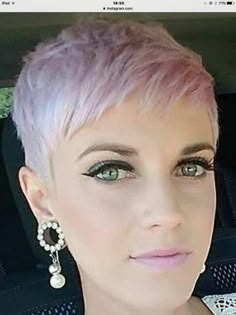 Short Pixie Fade, Hats To Wear With Pixie Haircut, Short Choppy Pixie Haircut Round Faces, Medium Layered Pixie Haircut, Funky Pixie Cut