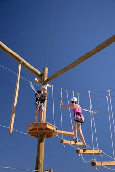 two children are on the ropes in an obstacle course