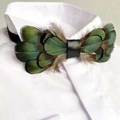 Green Bow Tie Wedding, Bowtie Groomsmen, Groom Bow Tie, Projek Menjahit, Groom Bowtie, Prom Suit