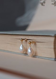 Evelyn Pearl Earrings - Katy Faye Silk Bag, Single Earring, Natural Pearls, Plastic Free, Fresh Water, Gold Filled, Jewelry Box, Pearl Earrings, Confidence