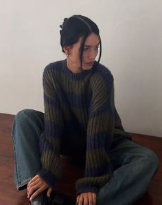 Oversized knitted jumper with cuffed long sleeves and a crew neckline in khaki and navy blue stripe. An everyday fave when paired with a denim jean. MODEL WEARS SIZE: EXTRA SMALL - MODEL HEIGHT:5'7 90s Jumper Outfit, Jumpers Aesthetic, Fall Jumper Outfit, Knit Jumper Outfit, Jumper Outfits, Jean Model, Green Striped Sweater, Oversized Knitted Jumper, Autumn Jumpers